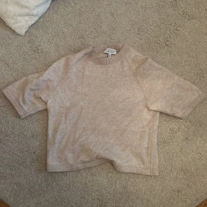 Other stories tröja - Jättefin populär tröja från Other stories! Säljer eftersom att den är lite liten 