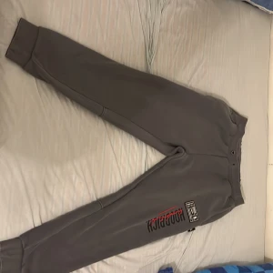 Ny hoodrich byxor storlek M för bara 299kr - Skön hoodrich byxor för bara 299 kr storlek M 