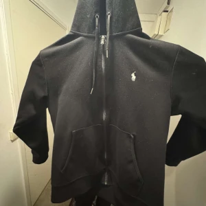  Ralph lauren hoodie  - En snygg hoodie som passar perfekt med allt med ny pris 1200
