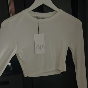 Zara tröja - Oanvänd zara tröja, kräm vit färg❤️