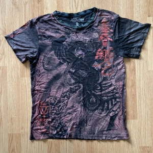 Affliction T-shirt  - !skicka bud för snabb affär! Affliction T-shirt, storlek M. Bra skick o väldigt sällsynt model. Skriv om ni undrar någonting 📲