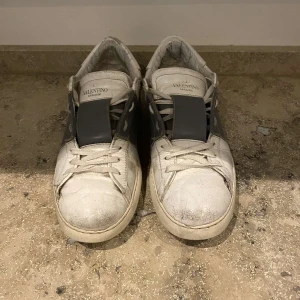 Valentino open - Tjena säljer dessa välanvända valentino opens som har en del kvar att ge