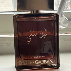 Dolce Gabanna the One special edition Royal Night  - Exklusiv parfym från Mellanöstern, ca 145 ml kvar av 150 och box ingår. Kom med förslag på byten eller pris