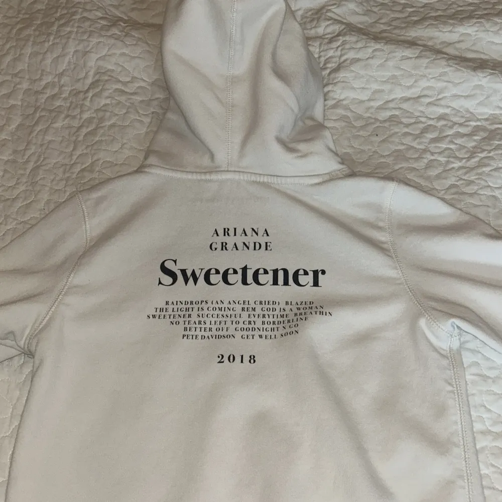  Hoodie ,bra för hösten/vintern  Ariana Grande. Hoodies.