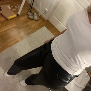 Skinnbyxor - Säljer dessa skinnbyxor med prislappen kvar💖💖Skriv privat för frågor🙏