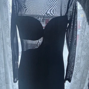 see-through klänning - jättegullig see-through klänning från nakd. använd endast en gång!