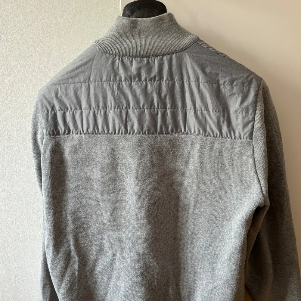 Massimo dutti cardigan Strl M/L För frågor vänligen kontakta oss.. Jackor.