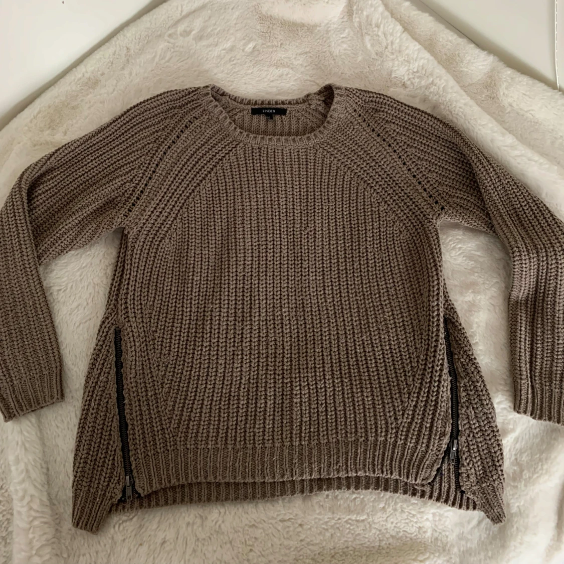 Brun stickad tröja  - 92