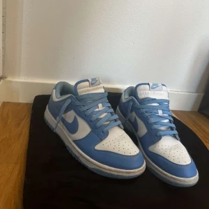 Nike dunk low ”unversity blue” - Använda men bra skick
