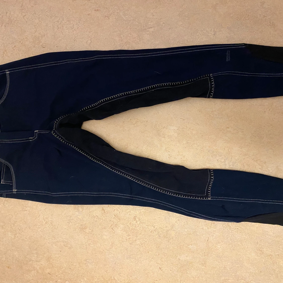 Blå ridbyxor med broderad detalj - 1