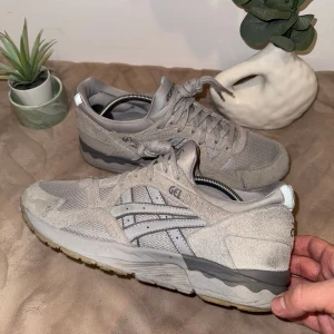 Asics Gel Lyte V Lights Out Pack "Light Grey" - Asics Gel Lyte V Lights Out Pack "Light Grey"  Size: 41.5 Condition: Good  All defects are Always shown in the pictures if there are any!! Questions? Feel free to ask!  Checkout my account for more shoes, you might find a gem you size‼️