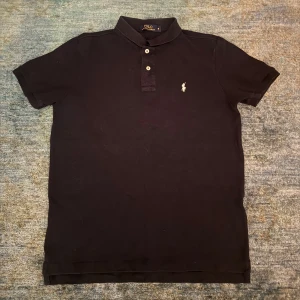 Polo Ralph Lauren Piké - Mörkblå pikétröja från Ralph Lauren | Knappt använd | Fint skick