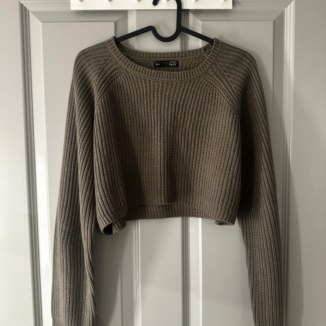 Grå/brun stickad croppad tröja