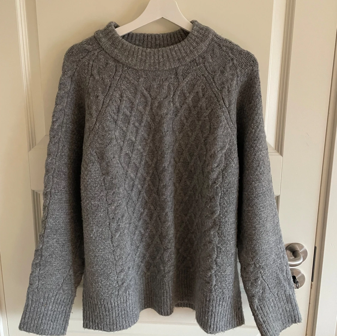 Grå stickad tröja från 157