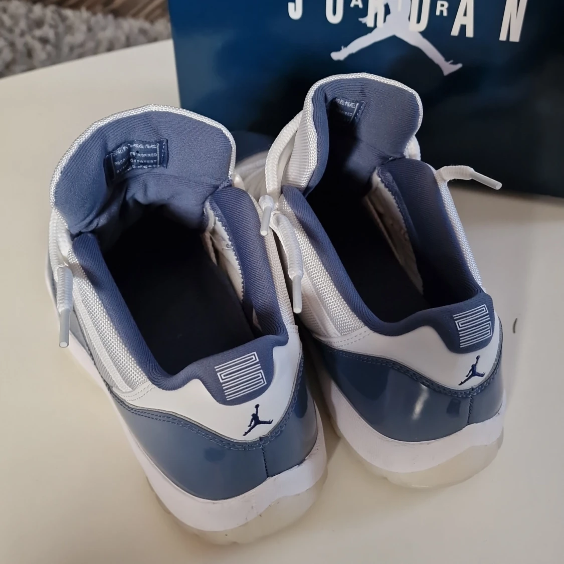 Nike Air Jordans i blått och vitt - 2