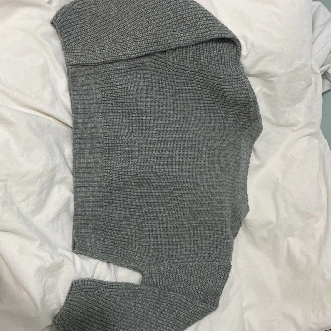 Grå stickad kofta från Divided - 3