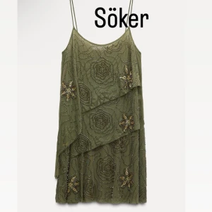 Olivgrön klänning med pärldetaljer - Söker denna klänning från Zara i storlek XS eller S