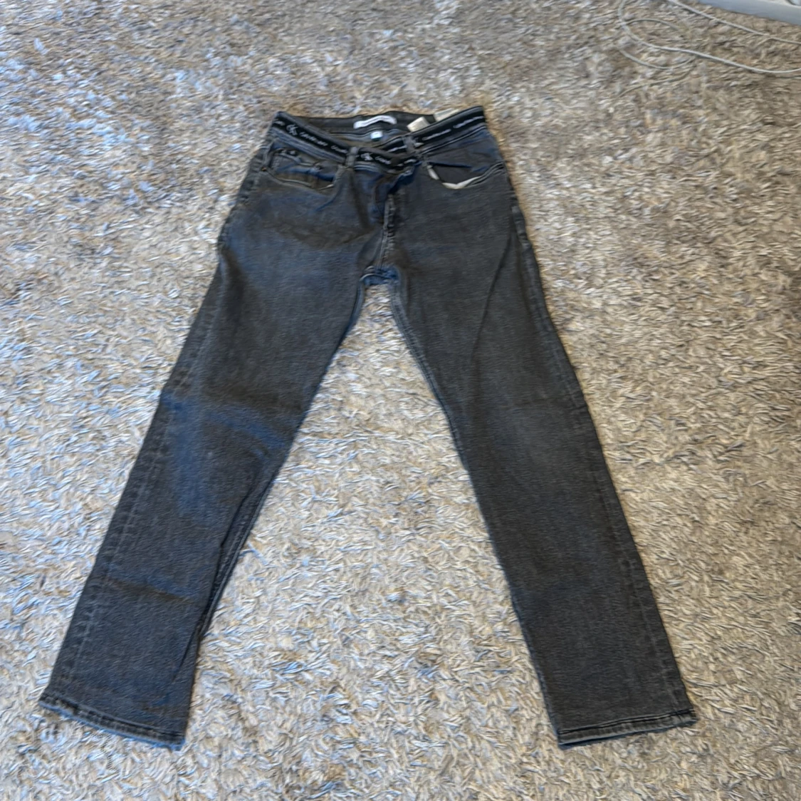 Grå jeans från Calvin Klein