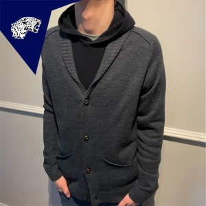 STCIKAD CARDIGAN  - Stickad cardigan i blå | Skick: 9/10 | Strl: Passar M | Modellen är 182cm | Hör av dig om du undrar någonting!