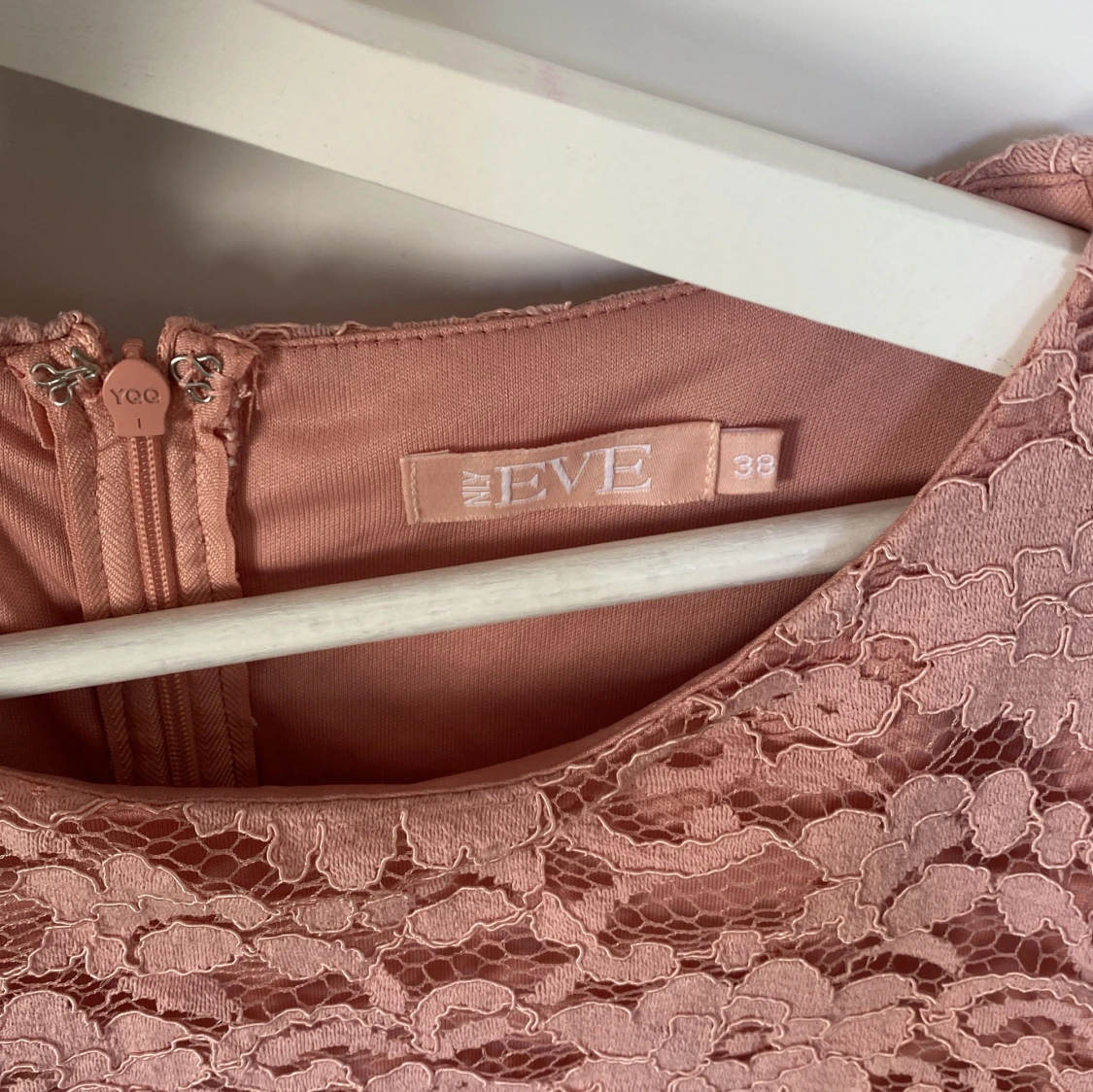 Rosa spetsklänning från NLY EVE - 3