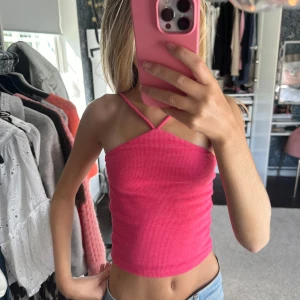 Rosa topp - Säljer denna rosa toppen ifrån Gina! Super fin till sommaren och i bra skick!💕😊