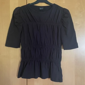 Svart topp Gina - Topp från Gina, supergullig. Inga anmärkningar 🖤