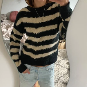 Stickad tröja  - Stickad tröja från mango i strl S/M🥰