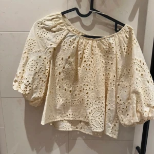 Blus - SUPERSNYGG tryck gärna på köp nu💕💕