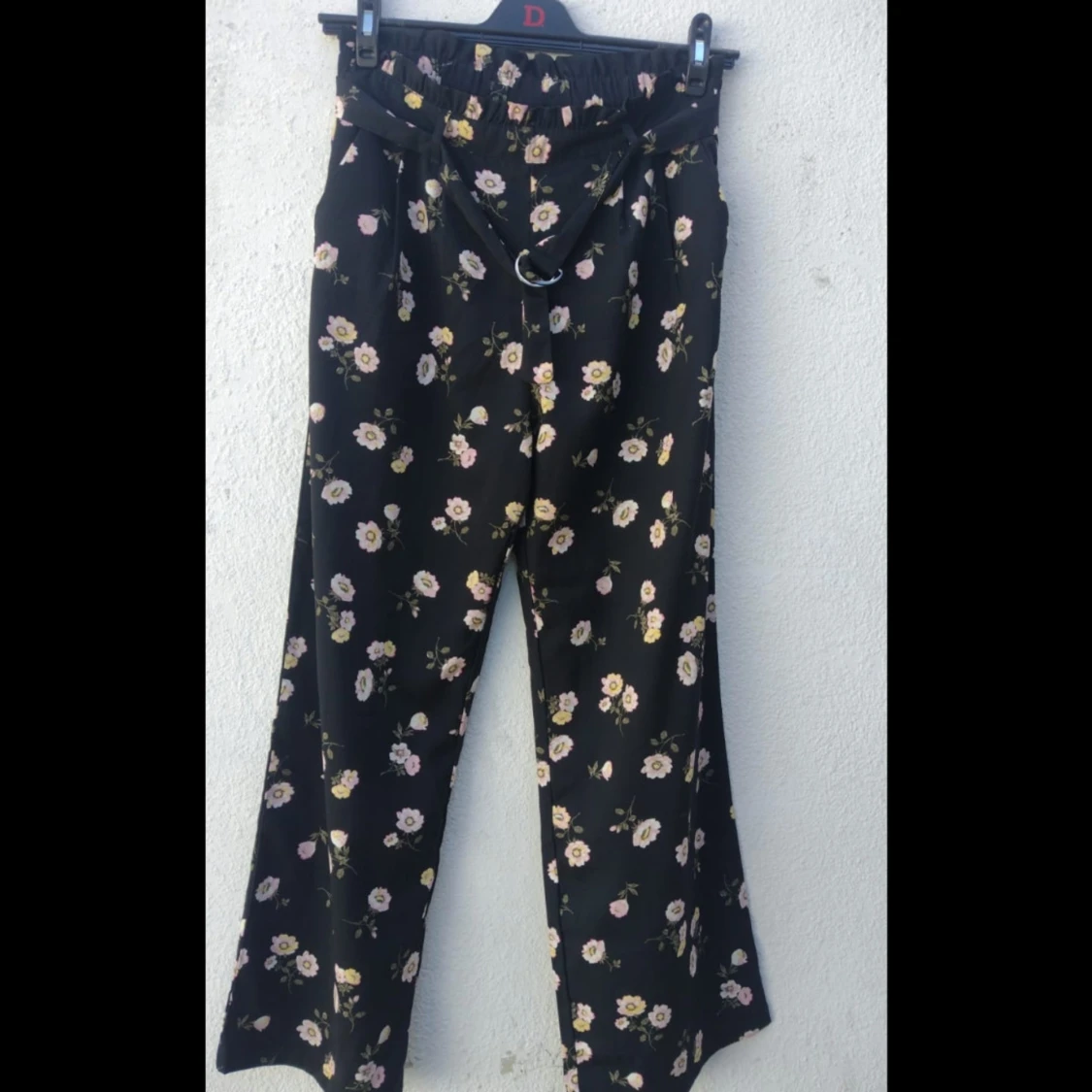 Utsvängda byxor från Lindes