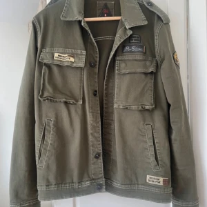 Grön jacka - Grön jacka pris 300, storlek M