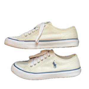 Ralph Lauren skor - Jättesnygga äkta Ralph Lauren skor i storlek 43. Skick 9/10, Ingetting tillkommer och om du har frågor och funderingar så tveka inte på att höra av dig!😁👌