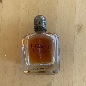 Stronger with you - Säljer en herr parfym för 300kr. Den var köpt förra vintras och är en riktig bra parfym. Den funkar att ha året runt (mest på vintern) 