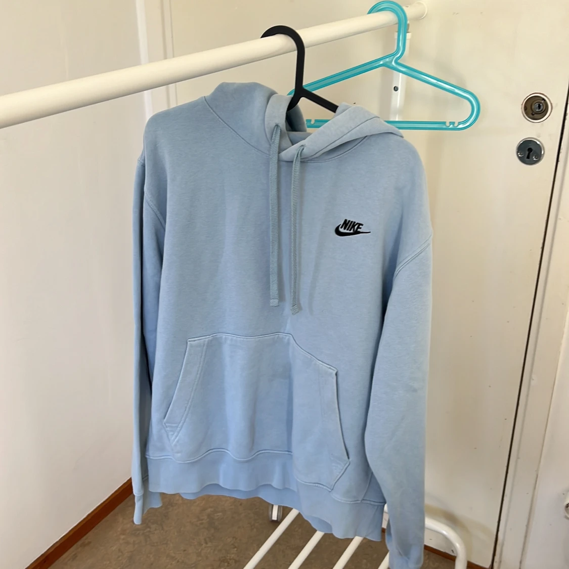Ljusblå hoodie från Nike