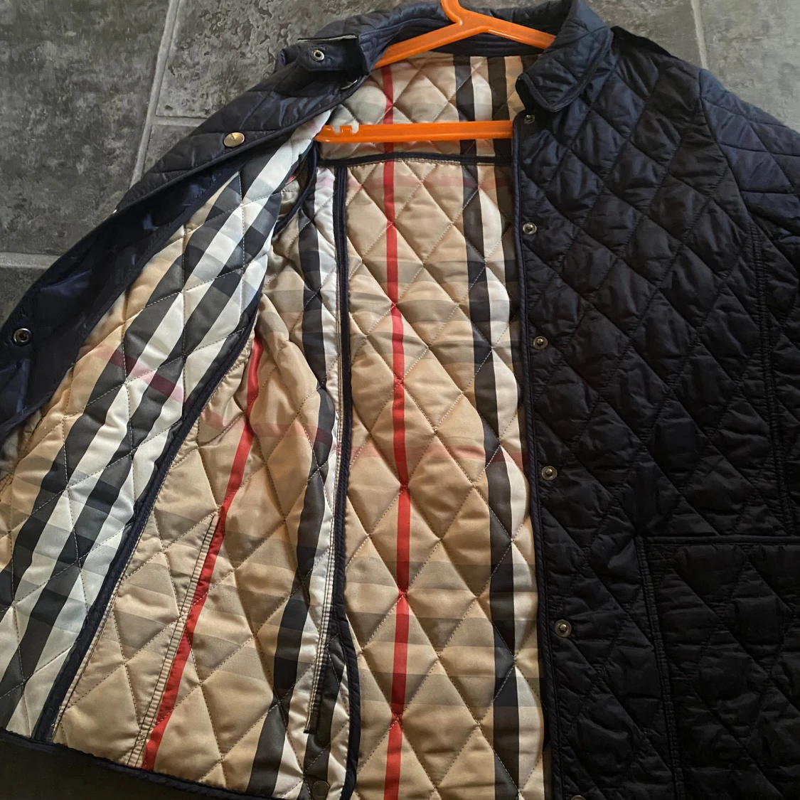 Svart quiltad jacka från Burberry - 91