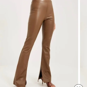 Säljer dessa helt ny med prislapp - Säljer dessa då jag glömde skicka tillbaka dom, så helt ny med prislapp strl S/32