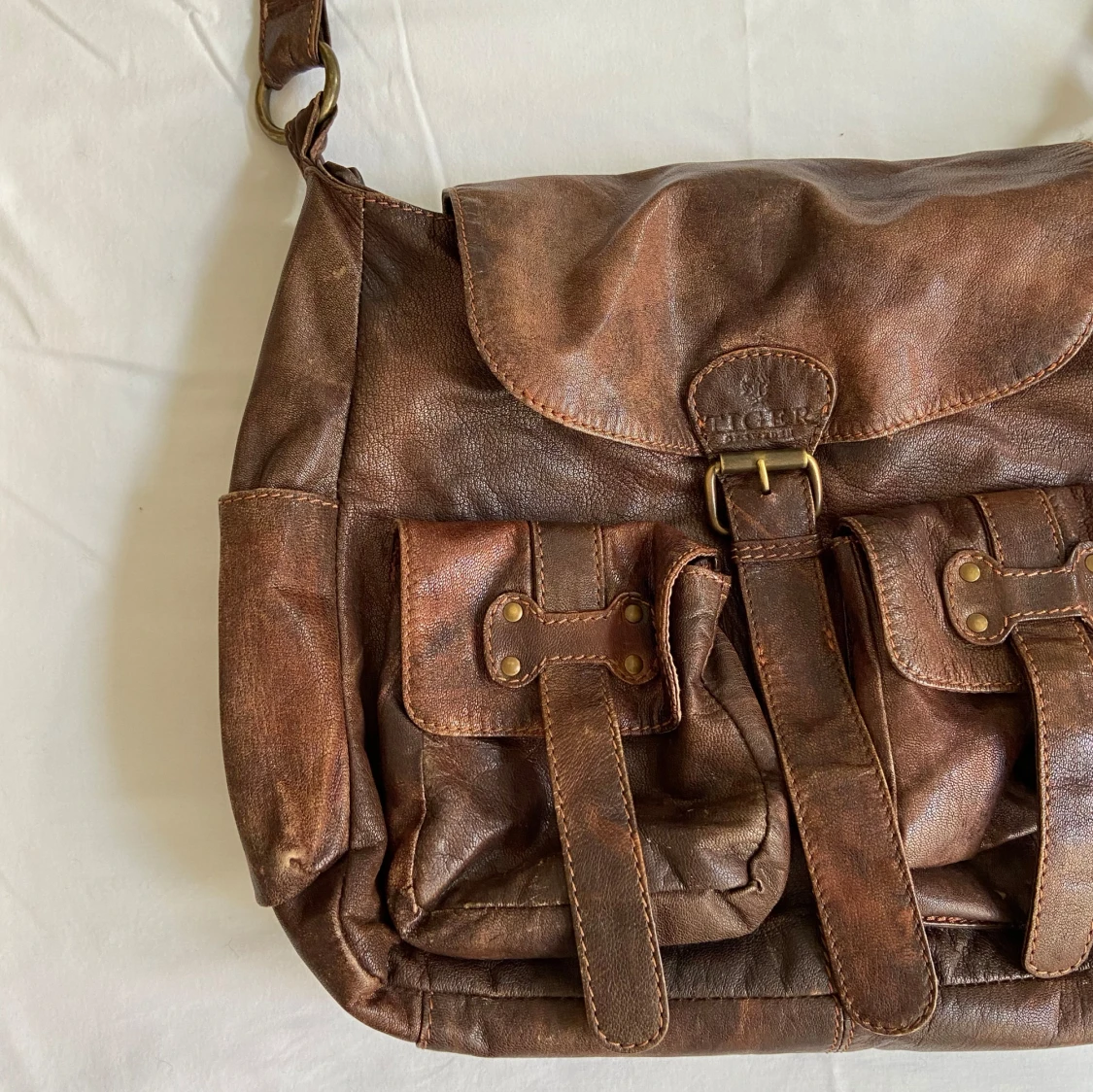 Brun axelremsväska  - 90