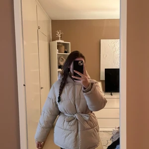 Vinter jacka Nelly  - En vinterjacka från Nelly knappt använd 