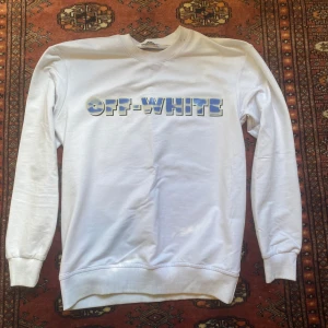 Off white tröja - Väldigt fin off white tröja Helt oanvänd