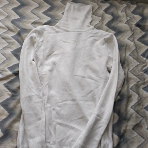 Turtle neck vit tröja (S) - Vit turtle neck för 13-14 åringar 