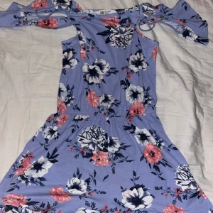 Shorts dress blommig barn - En fin blommig shorts dress, passar perfekt på sommaren 💕