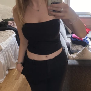 Svart bandeautopp - En snygg basic svart bandeautopp🖤