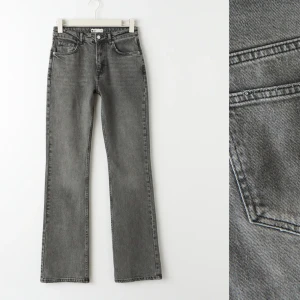 Full length jeans grå - Grå ”full lenght jeans” från GinaTricot. Fint skick! Storlek 36 men sitter mer som 38. Skulle passa 40 med.    De perfekta jeansen 🤍    Nypris: 399kr Mitt pris: 130kr