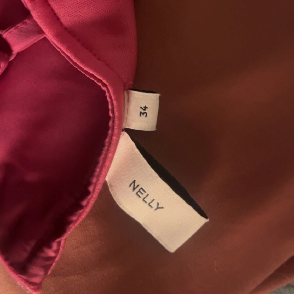 Rosa kortklänning från Nelly - 92