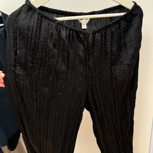 Lösa byxor  - Lösa byxor! Bra skick! 