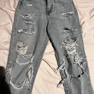 jeans - Mom jeans från H&M. använda en gång, storlek 36.  djur & rökfritt hem