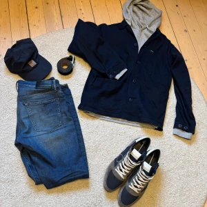 Overshirt Ralph Lauren - Marinblå Overshirt från Ralph Lauren. Nypris Cirka 2500kr. Pris är diskuterbart.