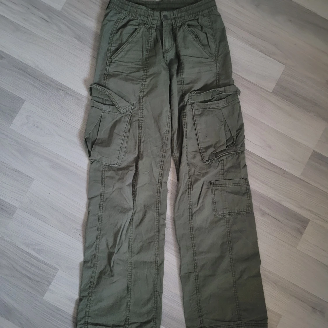 Gröna cargobyxor - 91