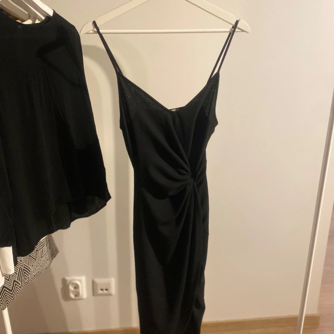 Svart klänning från H&M - 92