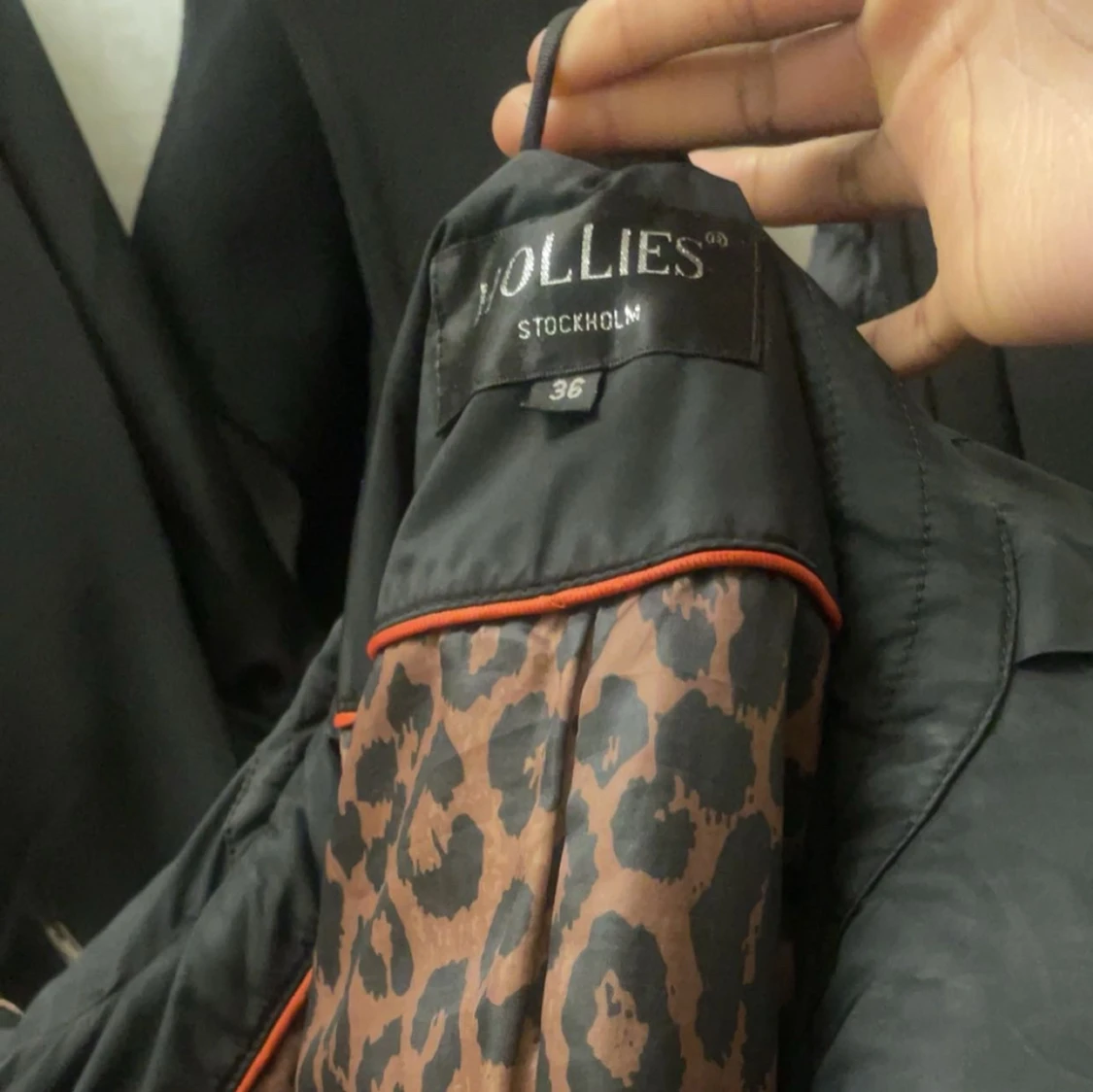 svart hollies jacka stockholm med äkta päls. - 90