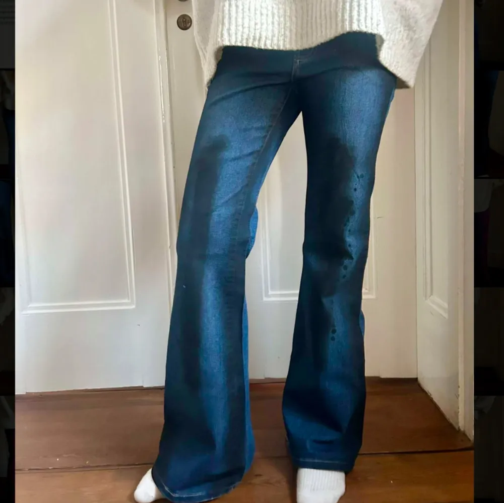 Coola bootcut jeans med svart färg. Rogue uf för fler bilder och mått!. Farkut & Housut.